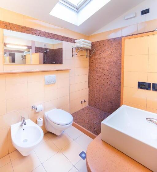 Апартаменты 2 Спальни, World Village Apartments