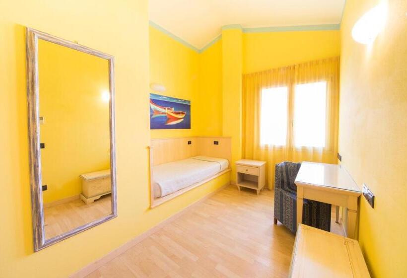 Апартаменты 2 Спальни, World Village Apartments