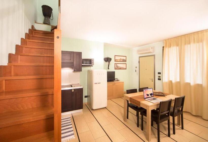 Апартаменты 1 Спальня с Балконом, World Village Apartments