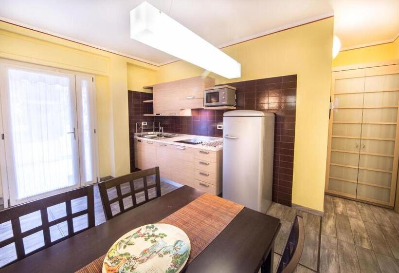 Апартаменты Внутренние 1 Спальня, World Village Apartments