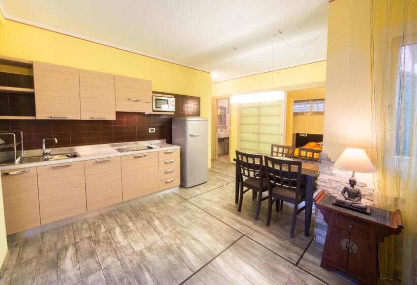 Апартаменты Внутренние 1 Спальня, World Village Apartments