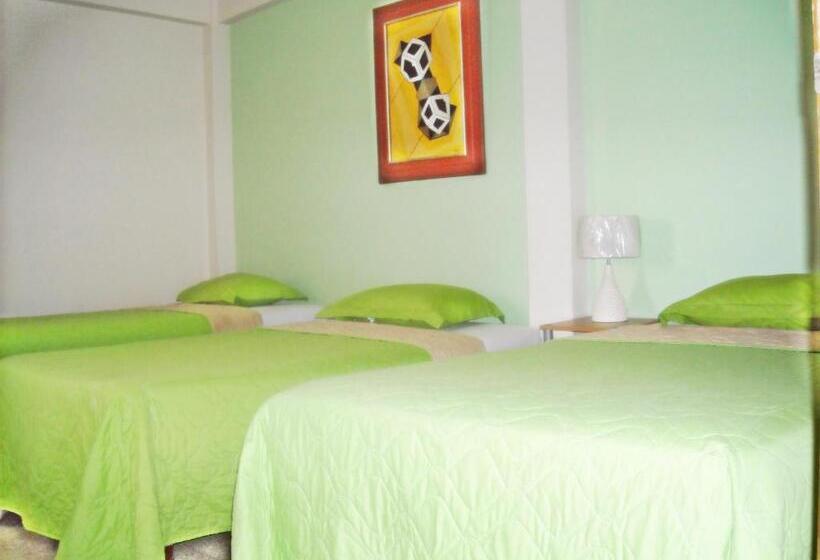 Номер Стандарт Трехместный, North Star Hostal Guayaquil