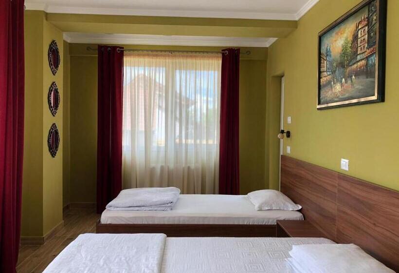 Quarto Triplo Comfort, Pension Aroma