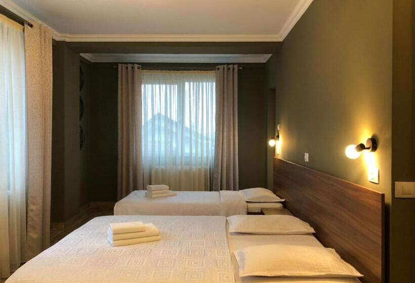 Quarto Familiar, Pension Aroma