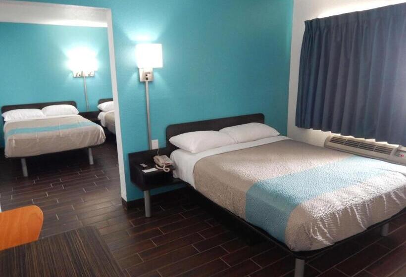 חדר קלאסי לארבעה, Motel 6 Portland, Tx