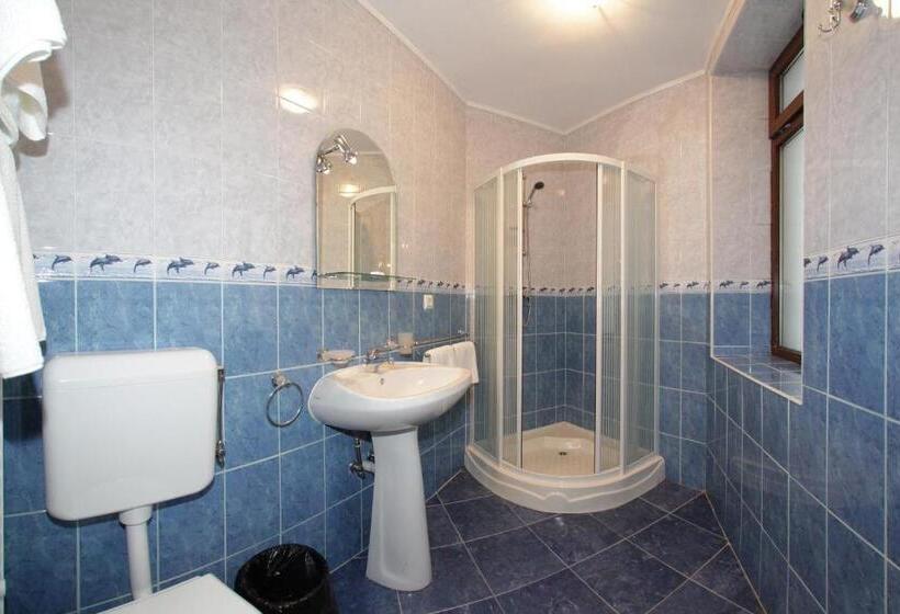 غرفة قياسية, Vila Acvila