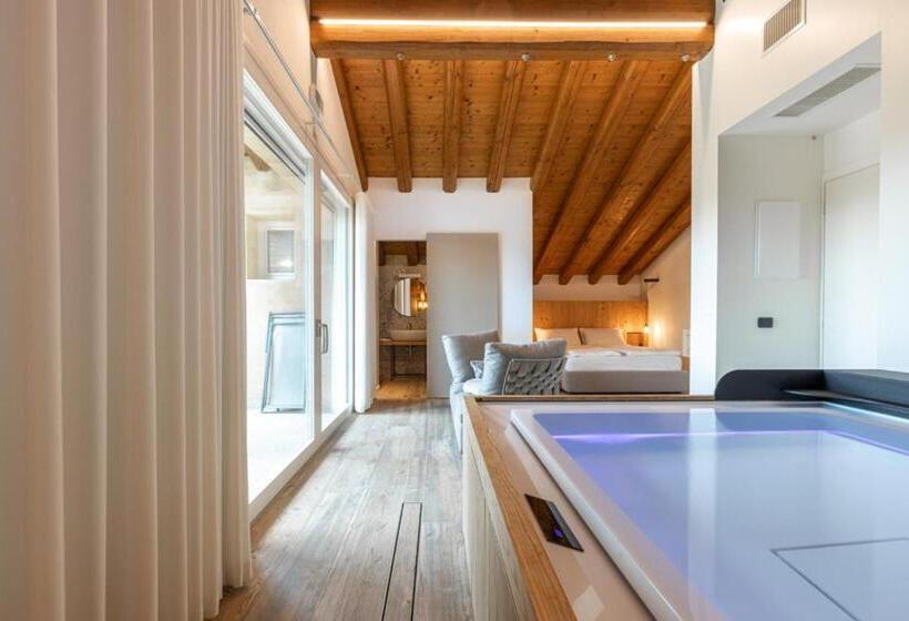 주니어 스위트, Azienda Agrituristica Calronche