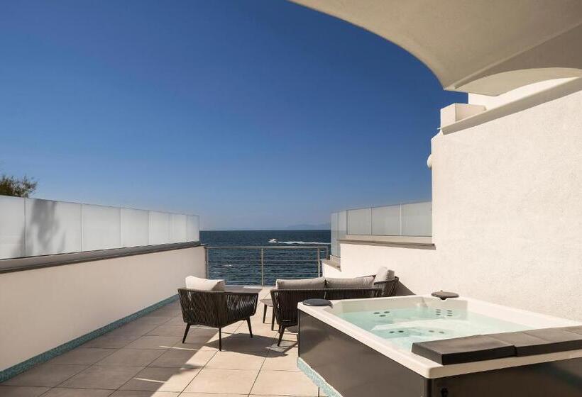 سوئیت با وان آب گرم, Ischia Blu Resort