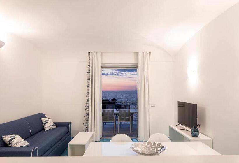سوییت با چشم‌انداز دریا, Ischia Blu Resort