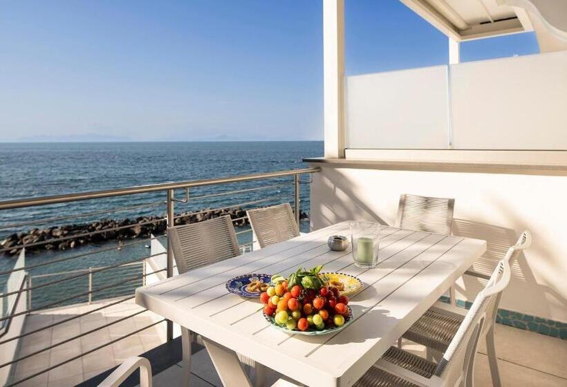 سوییت با چشم‌انداز دریا, Ischia Blu Resort