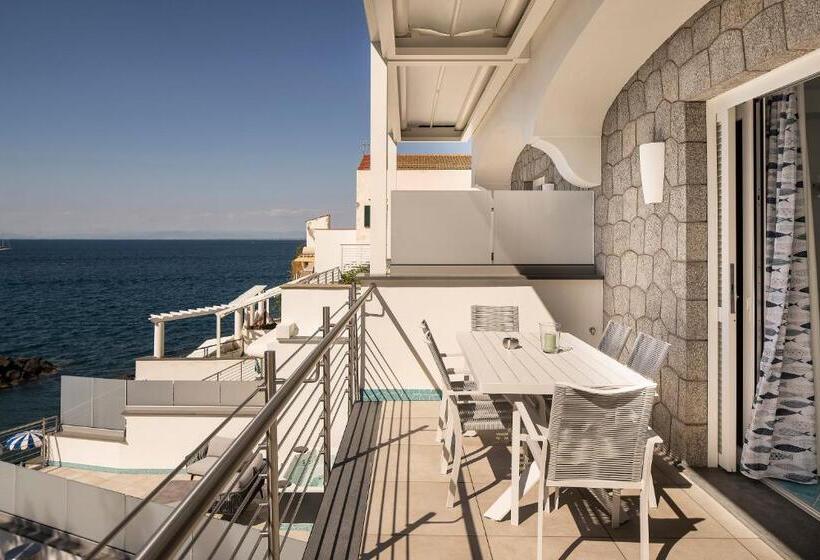 سوییت با چشم‌انداز دریا, Ischia Blu Resort