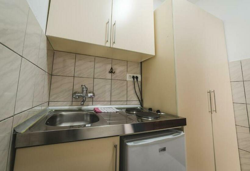 استودیوی استاندارد, Apartments Memidz