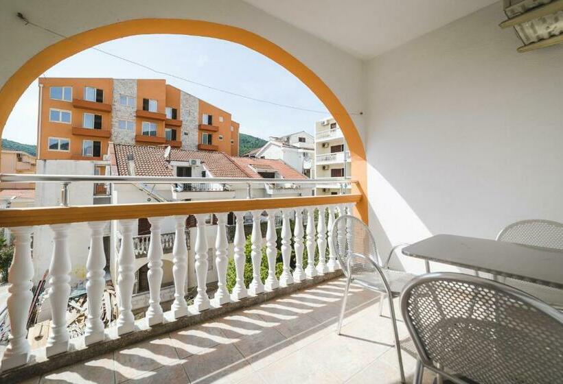 استودیوی استاندارد, Apartments Memidz