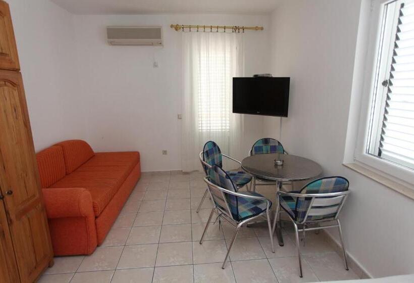 استودیوی استاندارد, Apartments Memidz