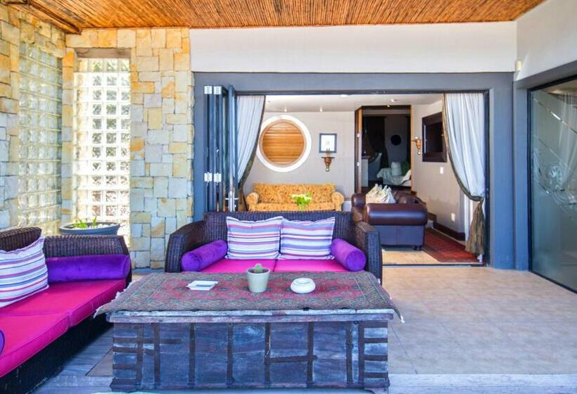 سوییت لوکس, Alexander Guest House
