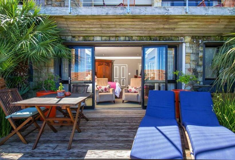 اتاق لوکس با تخت بزرگ, Alexander Guest House