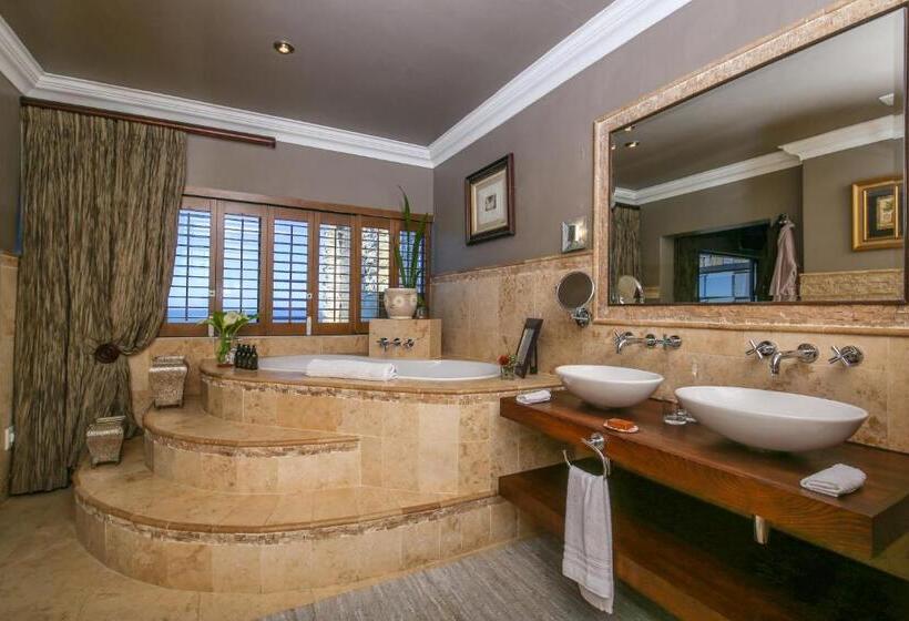 سوئیت پنت هاوس, Alexander Guest House
