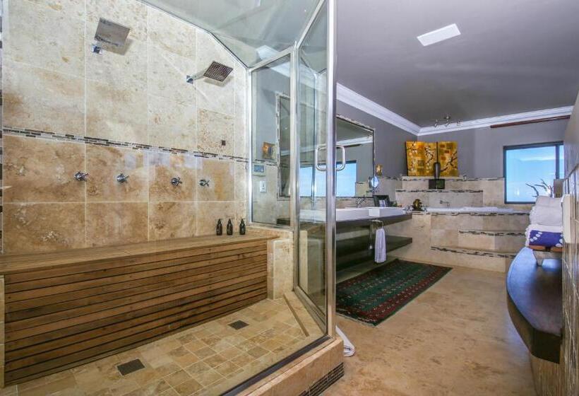 سوئیت رویال, Alexander Guest House