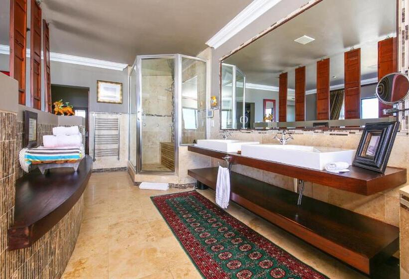 سوئیت رویال, Alexander Guest House