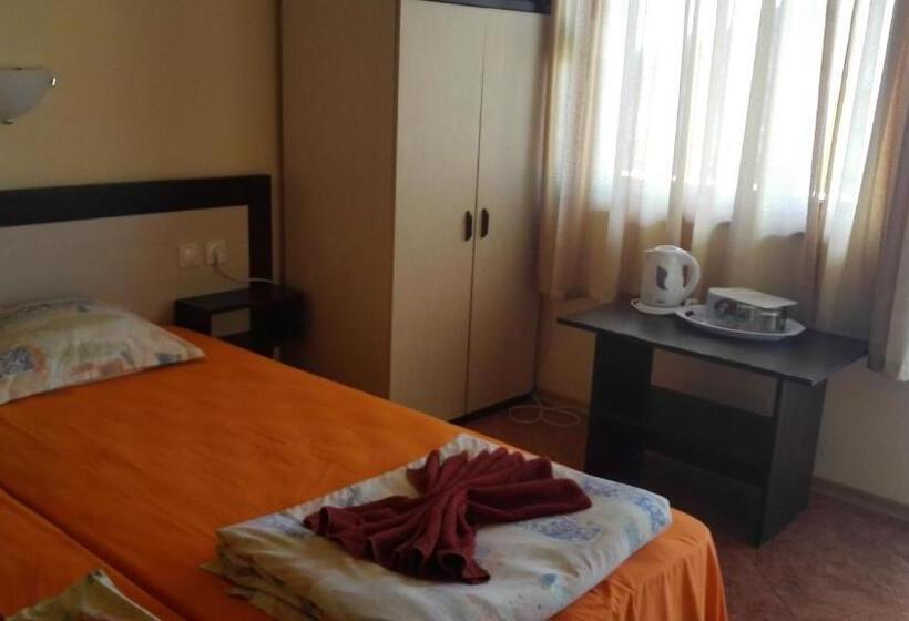 Номер Стандарт с Балконом, Guest House Stoyanovi