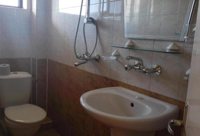 Трехместный Номер Стандарт с Балконом, Guest House Stoyanovi