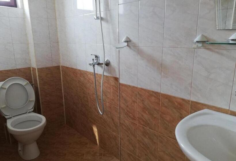 Трехместный Номер Стандарт с Балконом, Guest House Stoyanovi