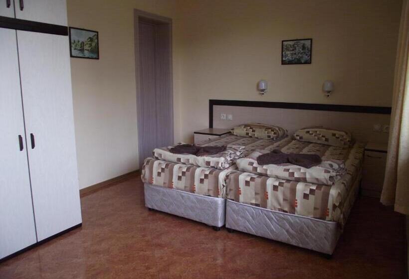 Апартаменты 2 Спальни, Guest House Stoyanovi