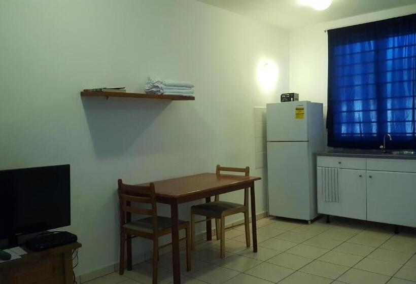 استودیوی استاندارد, Orange Rembrandt Studio Apartments