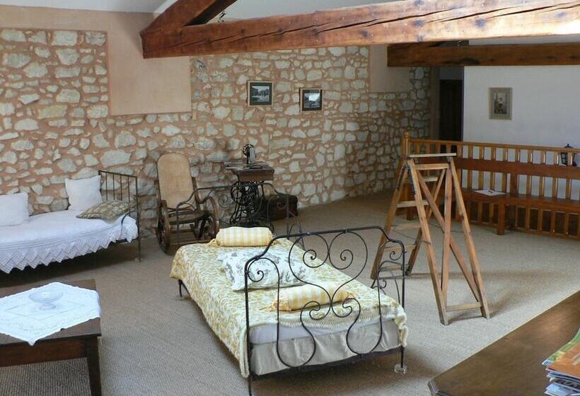 Номер Стандарт Трехместный, Chambres D Hotes Domaine De Beaupre