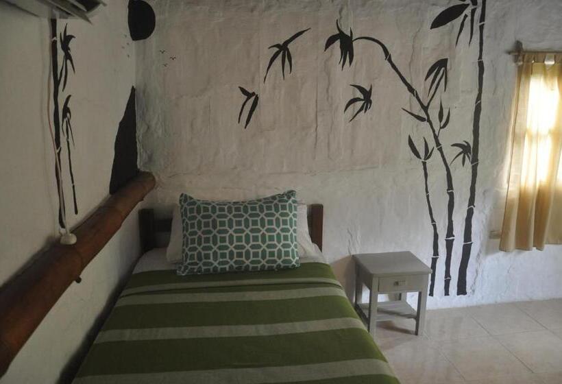 스탠다드 방갈로, Viejamar B&b