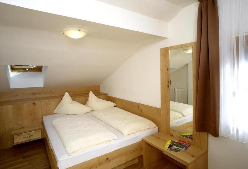 带2个卧室的公寓, Krebishof Agriturismo