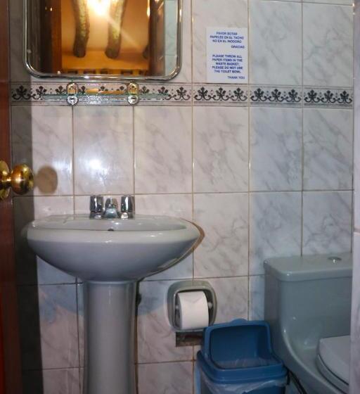 اتاق استاندارد سه نفره, Wayras Hostal