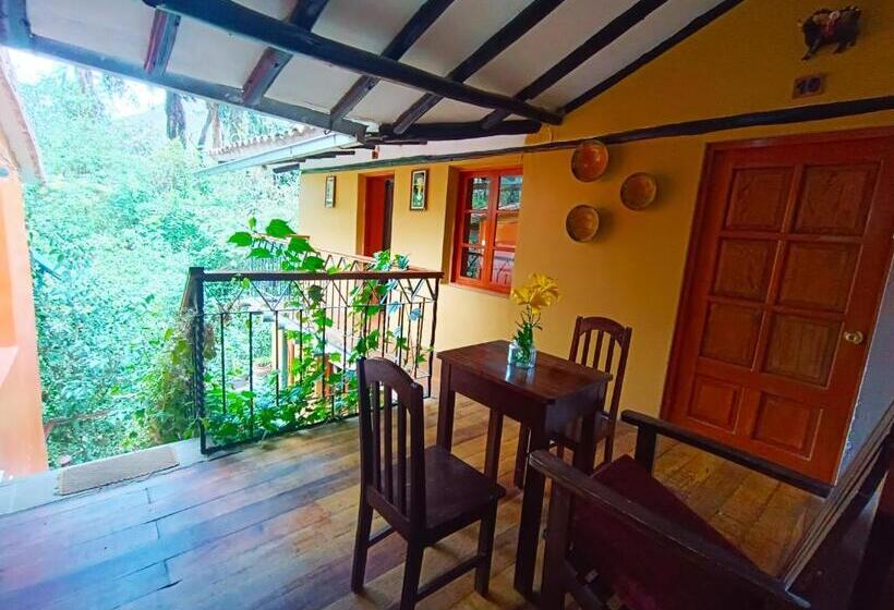 اتاق سوپریور, Wayras Hostal