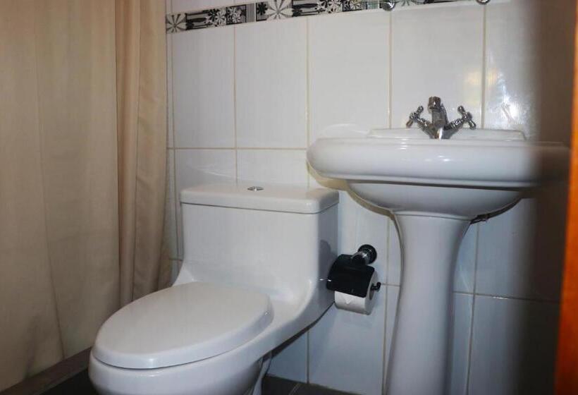 اتاق استاندارد چهار تخته, Wayras Hostal