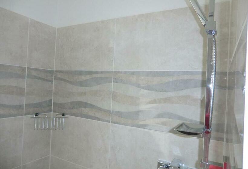 اتاق استاندارد سه نفره, Orbis