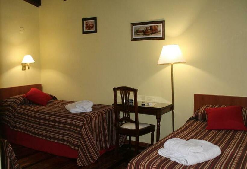 Quarto Triplo Estandar, Las Azaleas