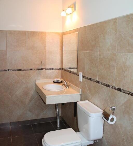 Quarto Triplo Estandar, Las Azaleas