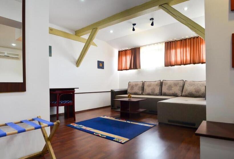 سوییت سوپریور, Casa Transilvania
