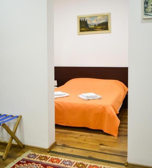 سوییت سوپریور, Casa Transilvania