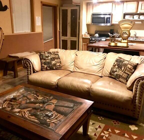 Люкс Комфорт, Cowboy's Lodge