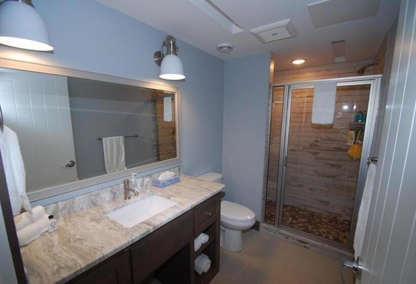 Люкс Премиум, Quarterdeck Resort