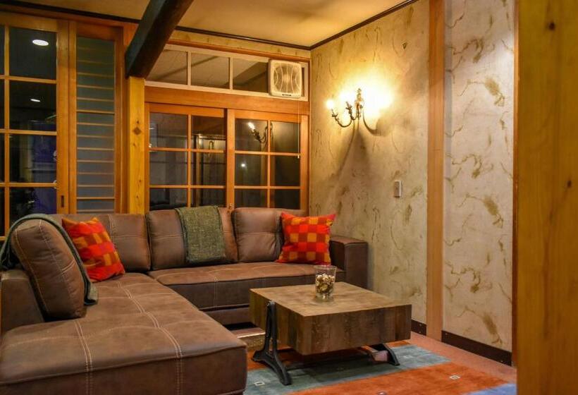 اتاق استاندارد چهارنفره با سرویس بهداشتی مشترک, Kizuna Lodge & Bbq Centre