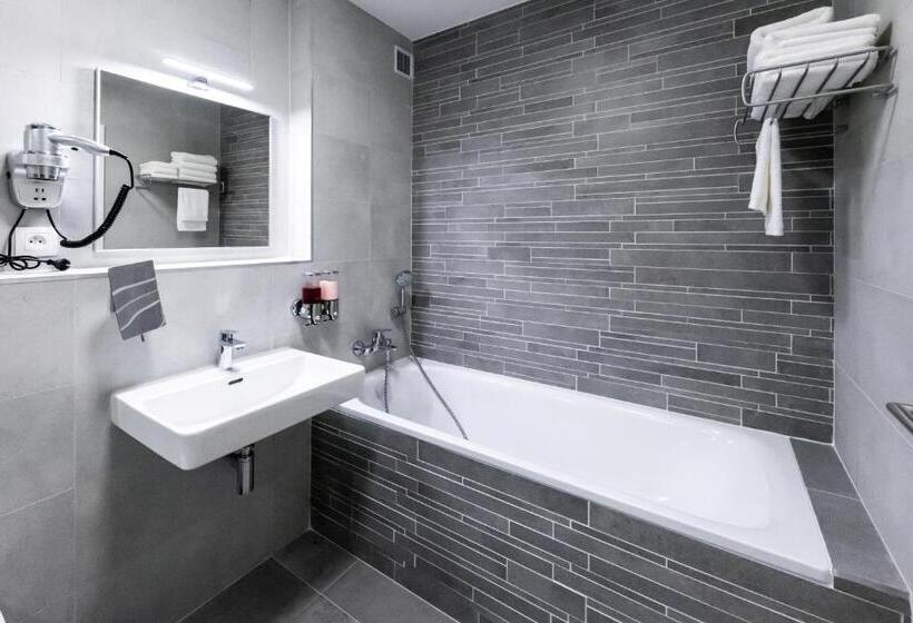 اتاق کلاس بیزنس, More Than Accommodation