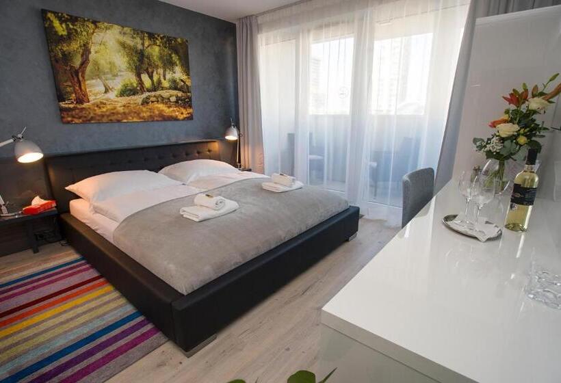 اتاق لوکس با بالکن, More Than Accommodation