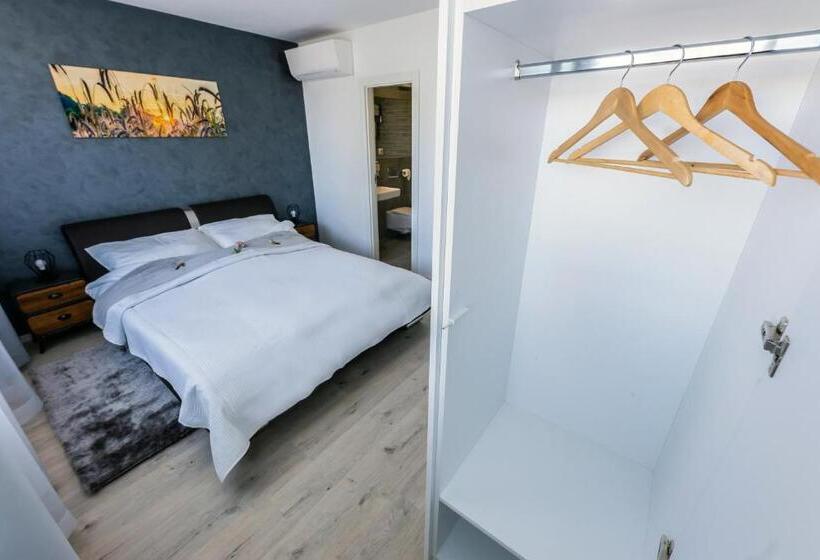 اتاق استاندارد, More Than Accommodation