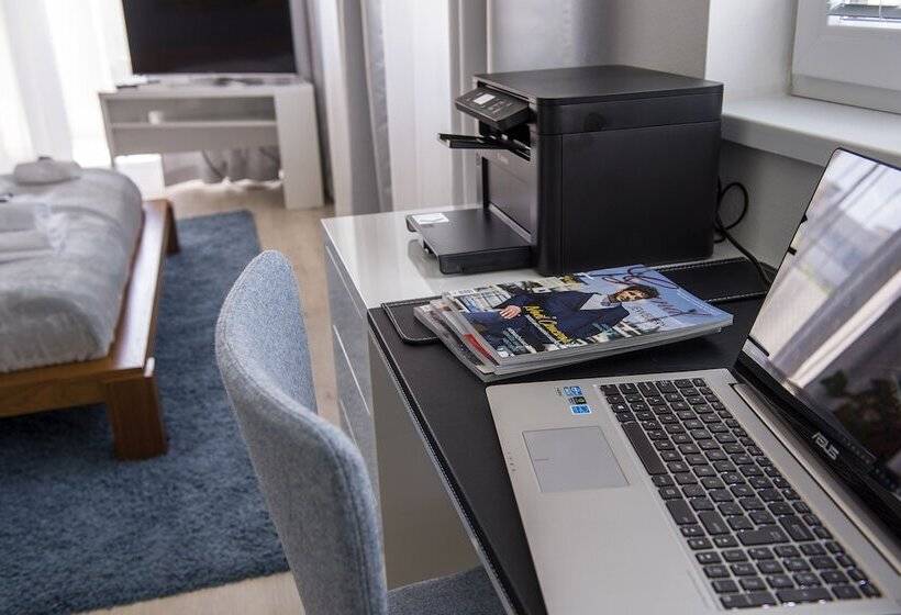 اتاق کلاس بیزنس, More Than Accommodation