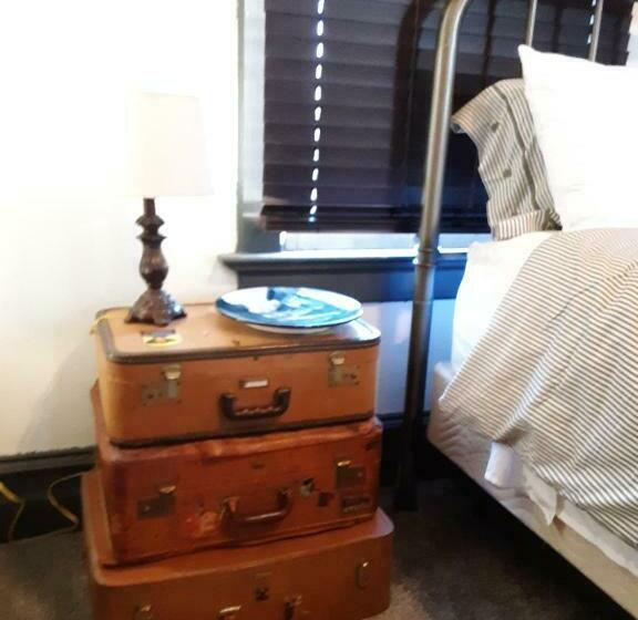 스탠다드 룸, The Katherine Holle House