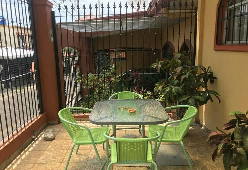 اتاق استاندارد سه نفره, Casa Del Suizo