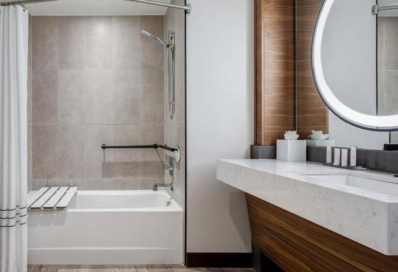 Quarto Clube Cama King, Odessa Marriott Hotel & Conference Center