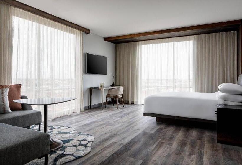 Номер Клуб Кровать Кинг, Odessa Marriott Hotel & Conference Center